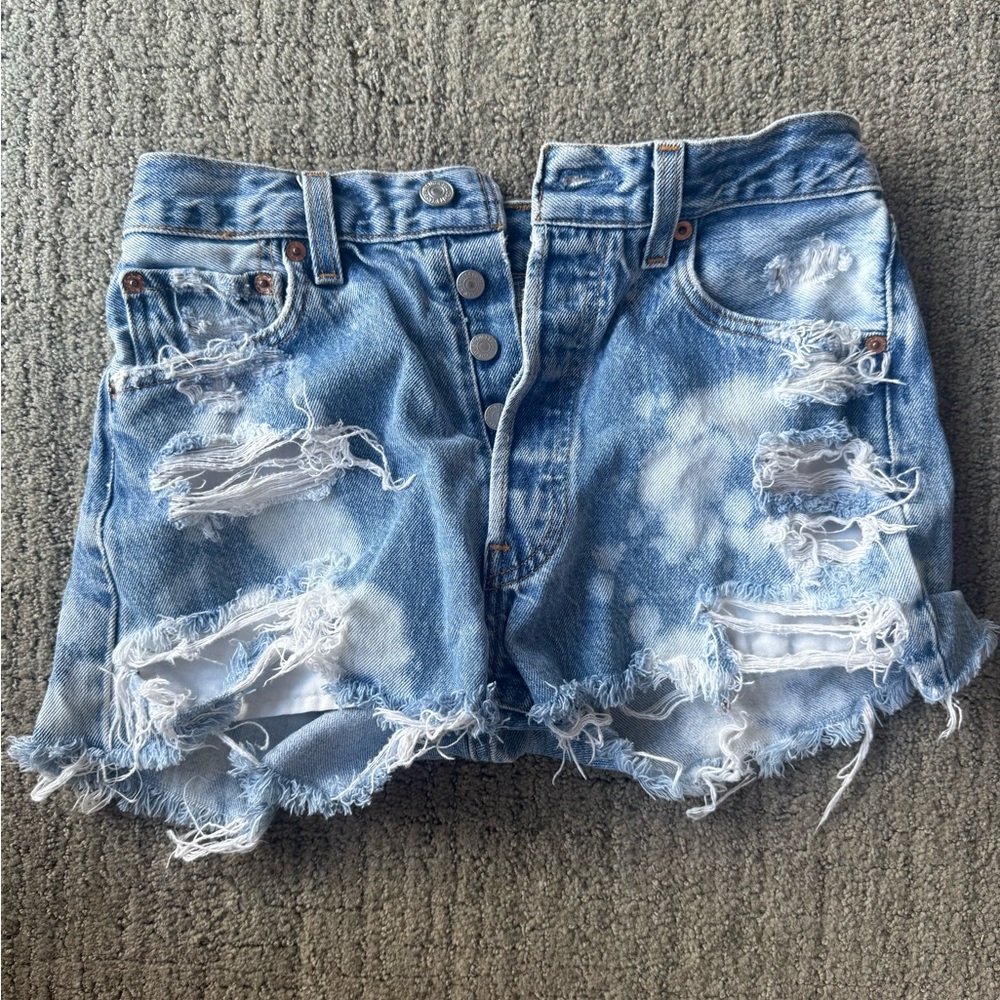 Distressed Blue Denim High-Waisted Women Shorts Levi’s